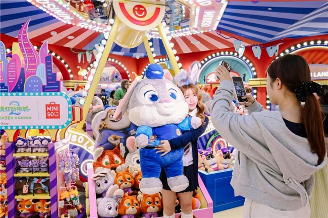 名创优品MINISO LAND落子西湖畔,超百款IP构建全新沉浸式乐园