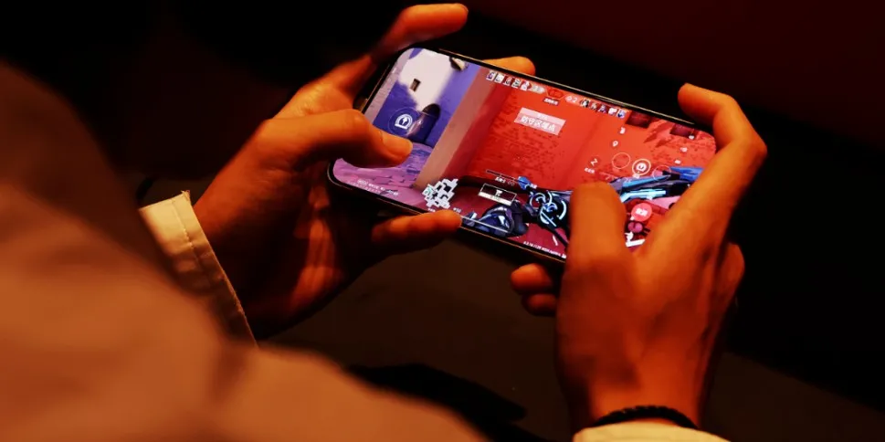 《无畏契约手游》入围2025苹果年度游戏，开启潮流竞技新时代