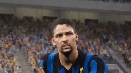 身披蓝黑战袍续写传奇，一身孤傲舞动绿茵芳华！