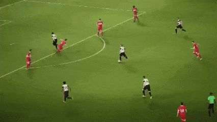 坚若磐石镇守后防，“足球皇帝”决胜千里！