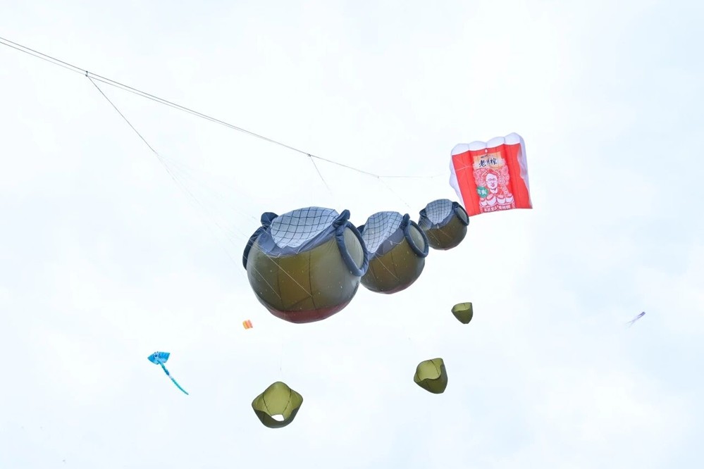 暗区名梗上天！“大运”和“老贝榨”被做成风筝了？